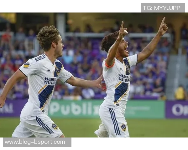 曼联与洛杉矶银河精彩对决回顾赛场瞬间与球员表现分析