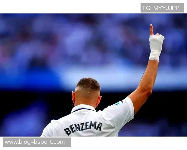 本泽马：从金球奖争夺者到传奇前锋的辉煌历程与未来展望